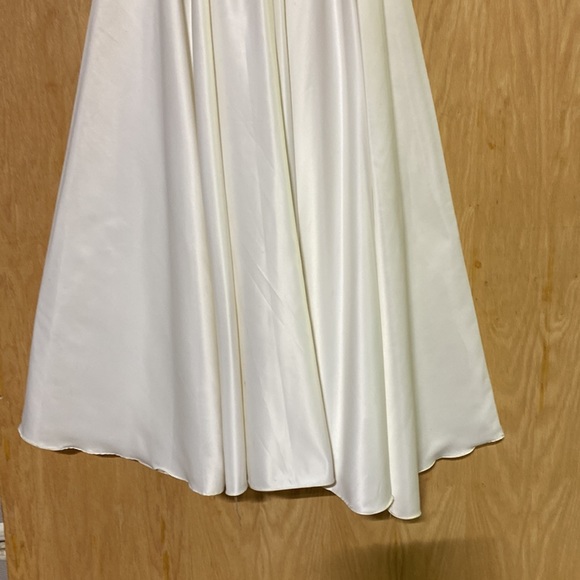 Macis- Beautiful ivory formal. - Picture 3 of 7